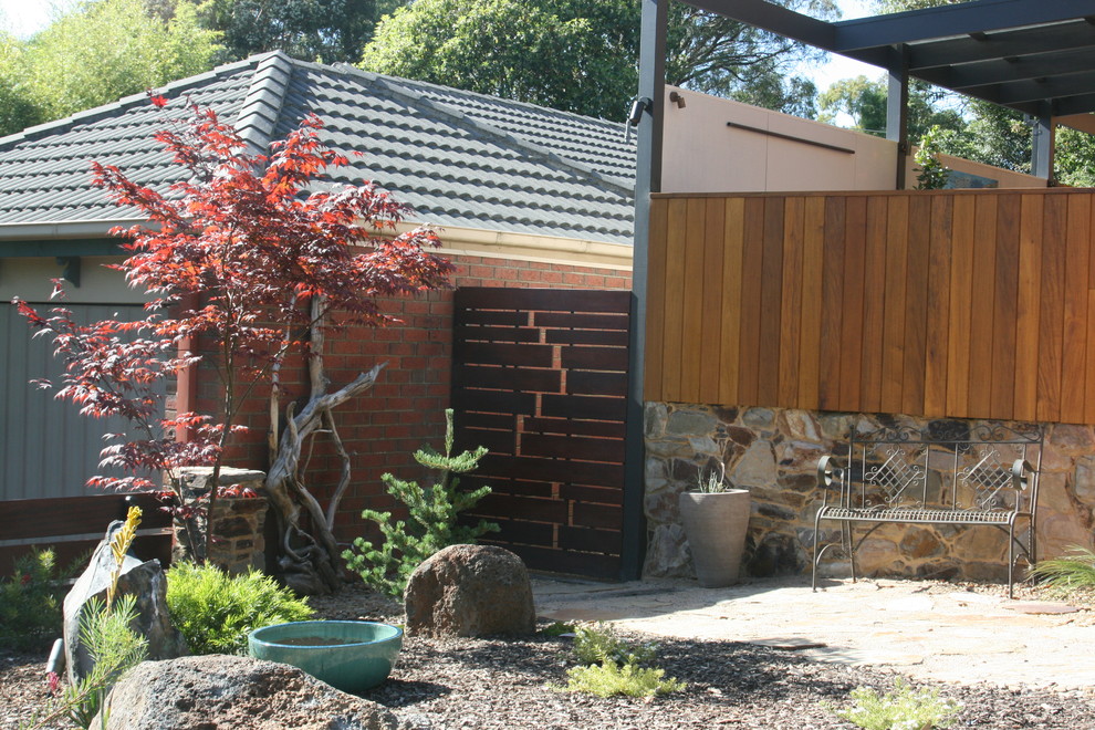 Design ideas for an eclectic landscaping in Melbourne.