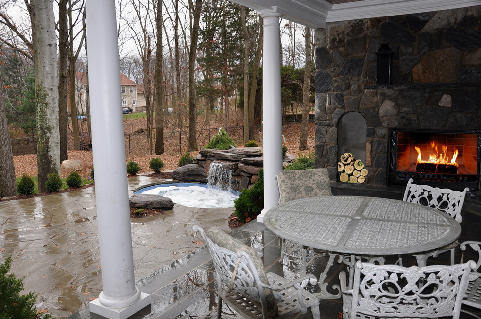 Example of a classic patio design in Newark