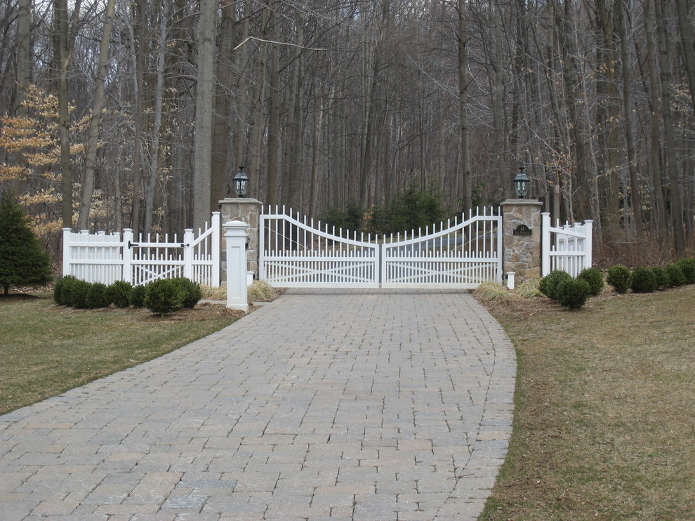 Inspiration for a large classic front driveway full sun garden in New York with natural stone paving.