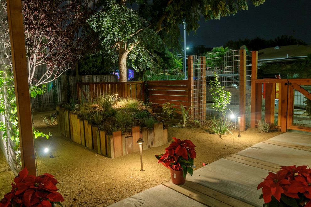 Mittelgroßer, Halbschattiger Moderner Garten mit Kübelpflanzen in Los Angeles