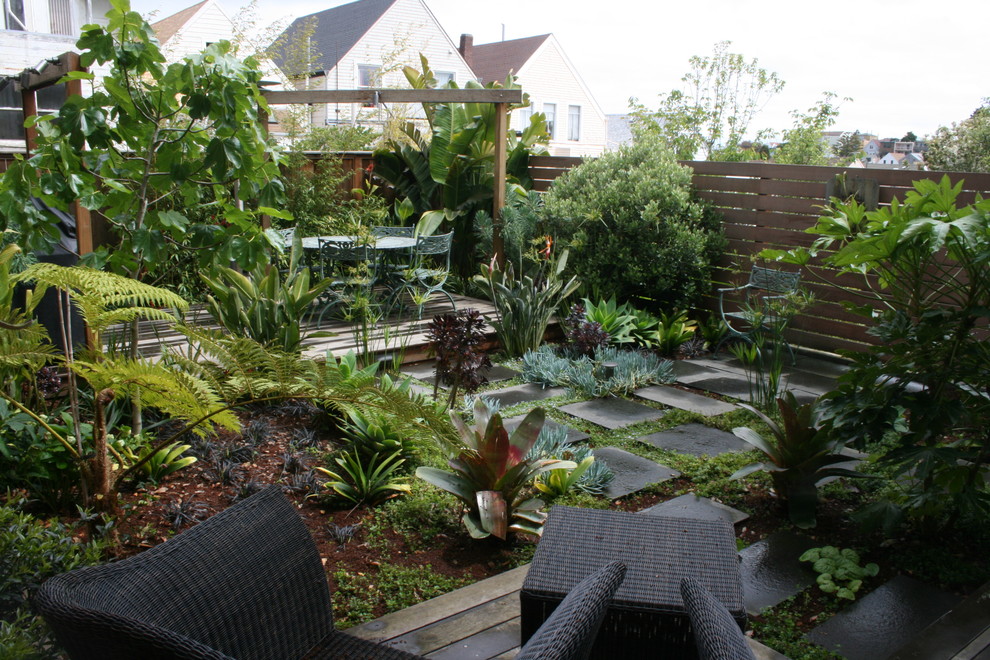 Schattiger Moderner Garten mit Natursteinplatten in San Francisco