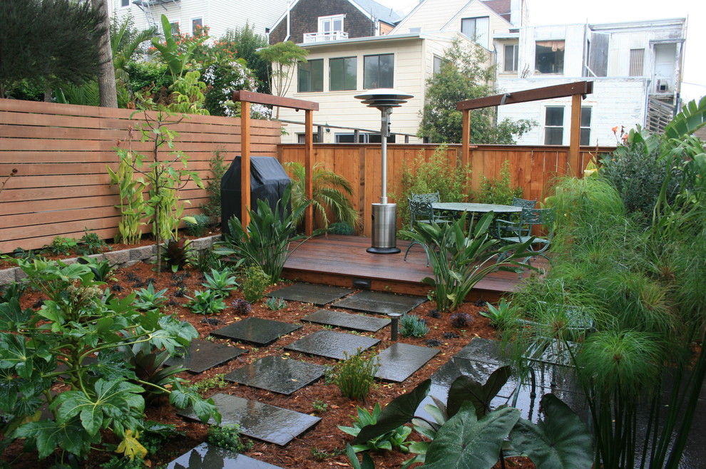 Inspiration for a medium sized modern back garden fence in San Francisco.