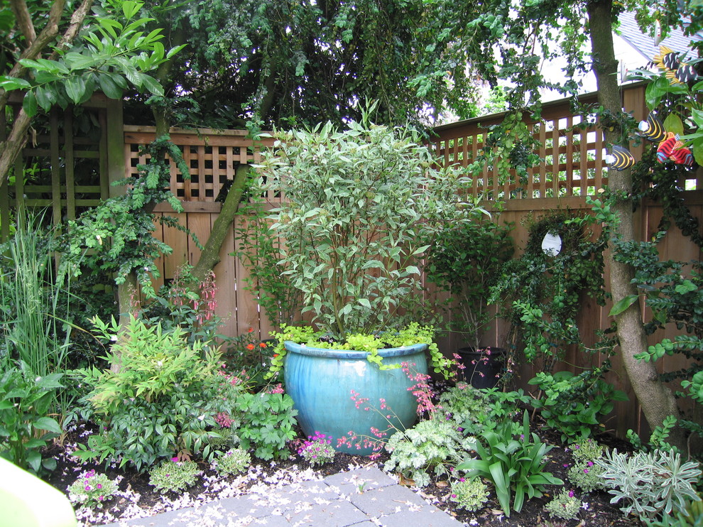 This is an example of an eclectic landscaping in Seattle.