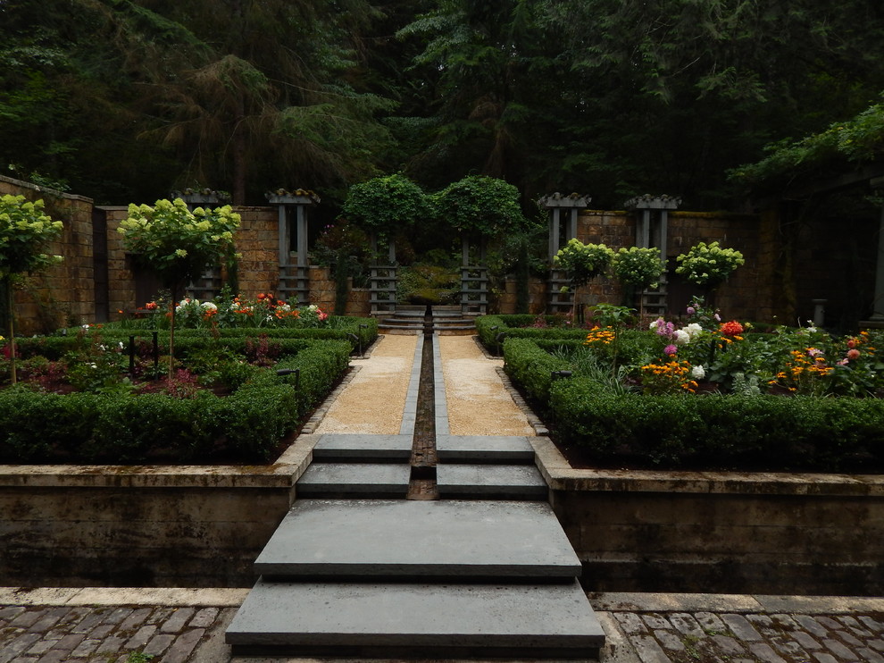 Photo of a mid-sized traditional partial sun courtyard gravel formal garden in Seattle for summer.