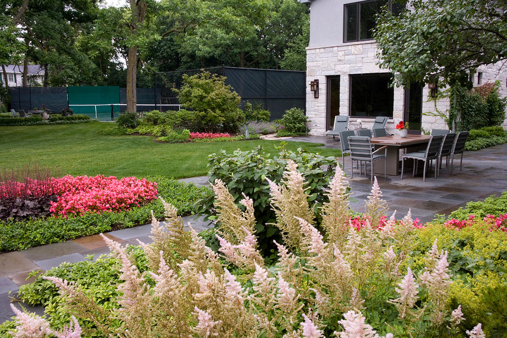 Design ideas for a contemporary landscaping in Chicago.