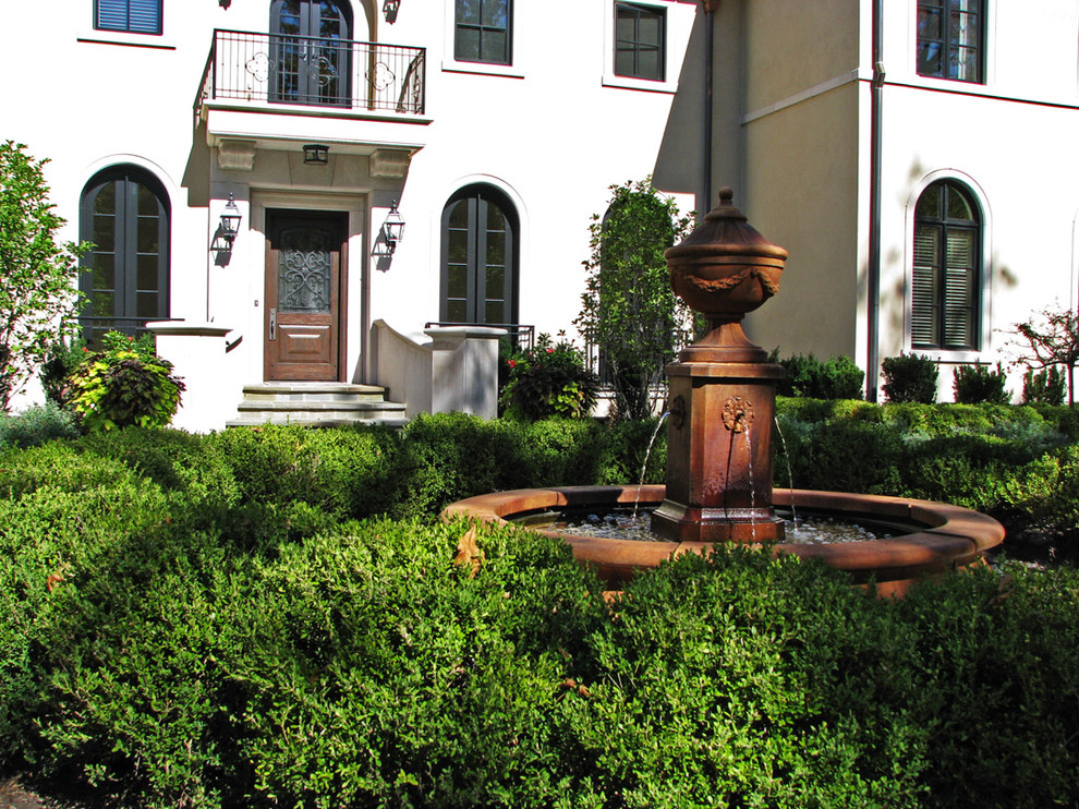 Idéer för en klassisk trädgård, med en fontän