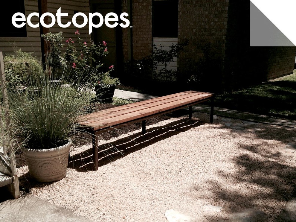 Small contemporary courtyard partial sun garden in Austin with an outdoor sport court and gravel.