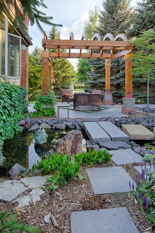Ejemplo de jardín de estilo zen grande en patio delantero