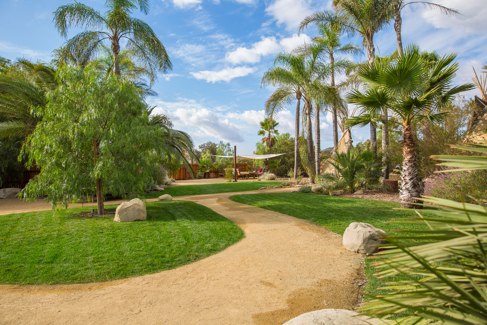 This is an example of a contemporary backyard gravel landscaping in Los Angeles.