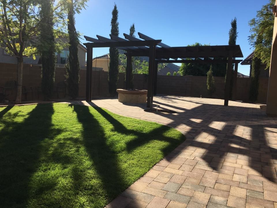 Open Rafter pergola combined with Lattice pergola Rustic Landscape Phoenix by AZ Patio