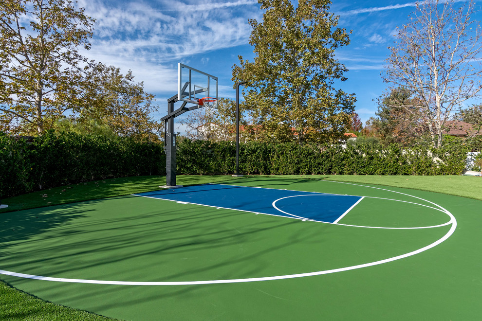 Inspiration for a traditional garden in Orange County with an outdoor sport court.