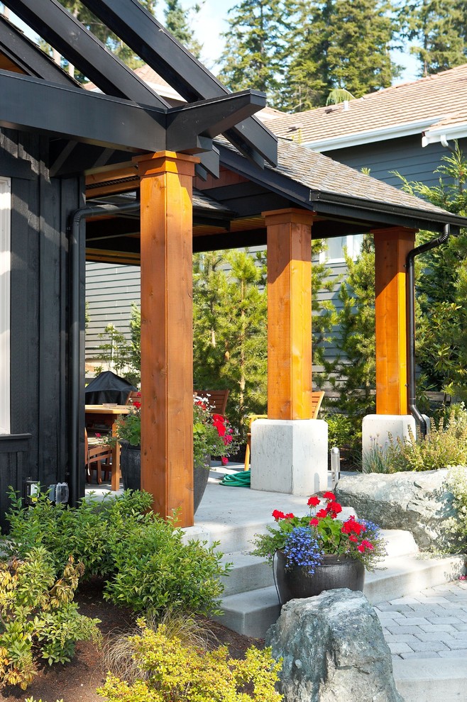 Design ideas for a rustic landscaping in Seattle.
