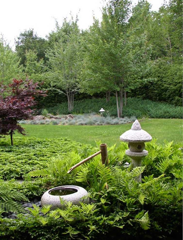Idee per un grande giardino etnico esposto a mezz'ombra davanti casa in estate con fontane e pavimentazioni in pietra naturale