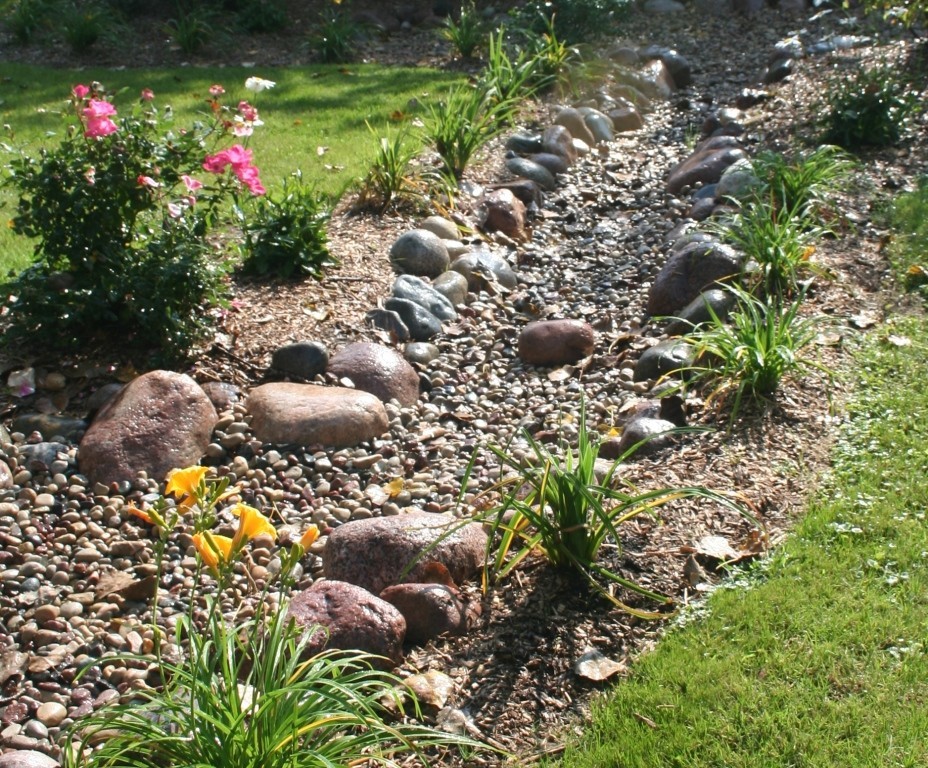 Design ideas for a traditional landscaping in Milwaukee.