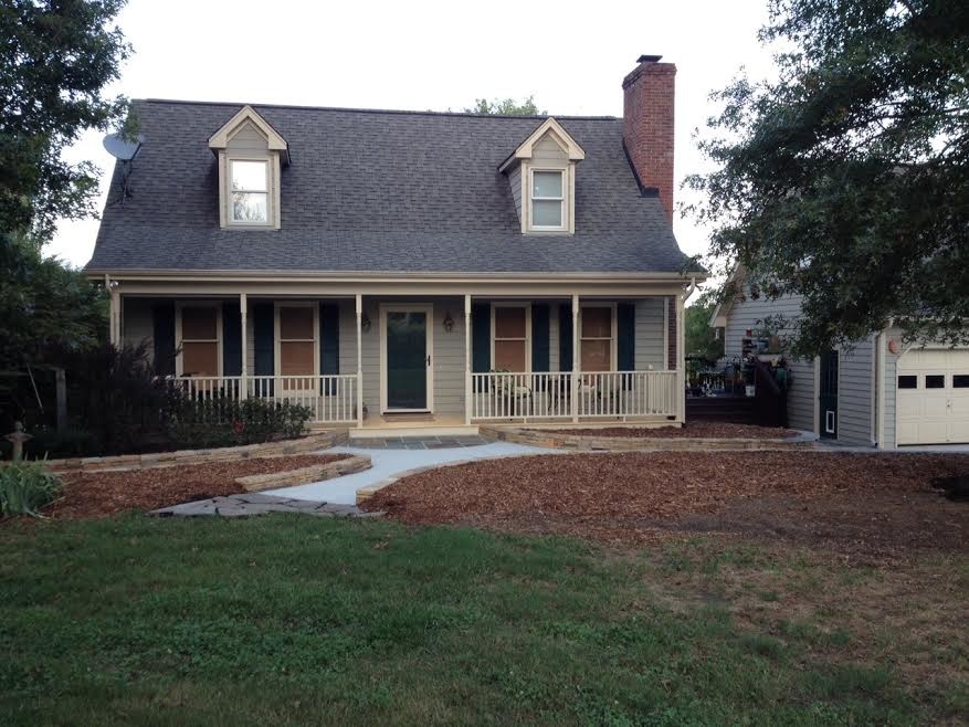 This is an example of a mid-sized traditional front yard stone landscaping in Raleigh.