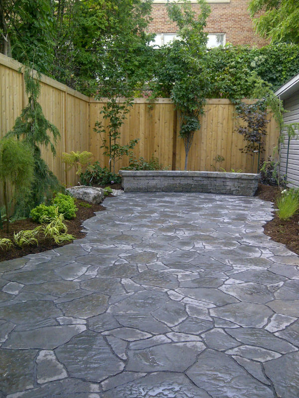 This is an example of a mid-sized contemporary side yard concrete paver landscaping in Ottawa.