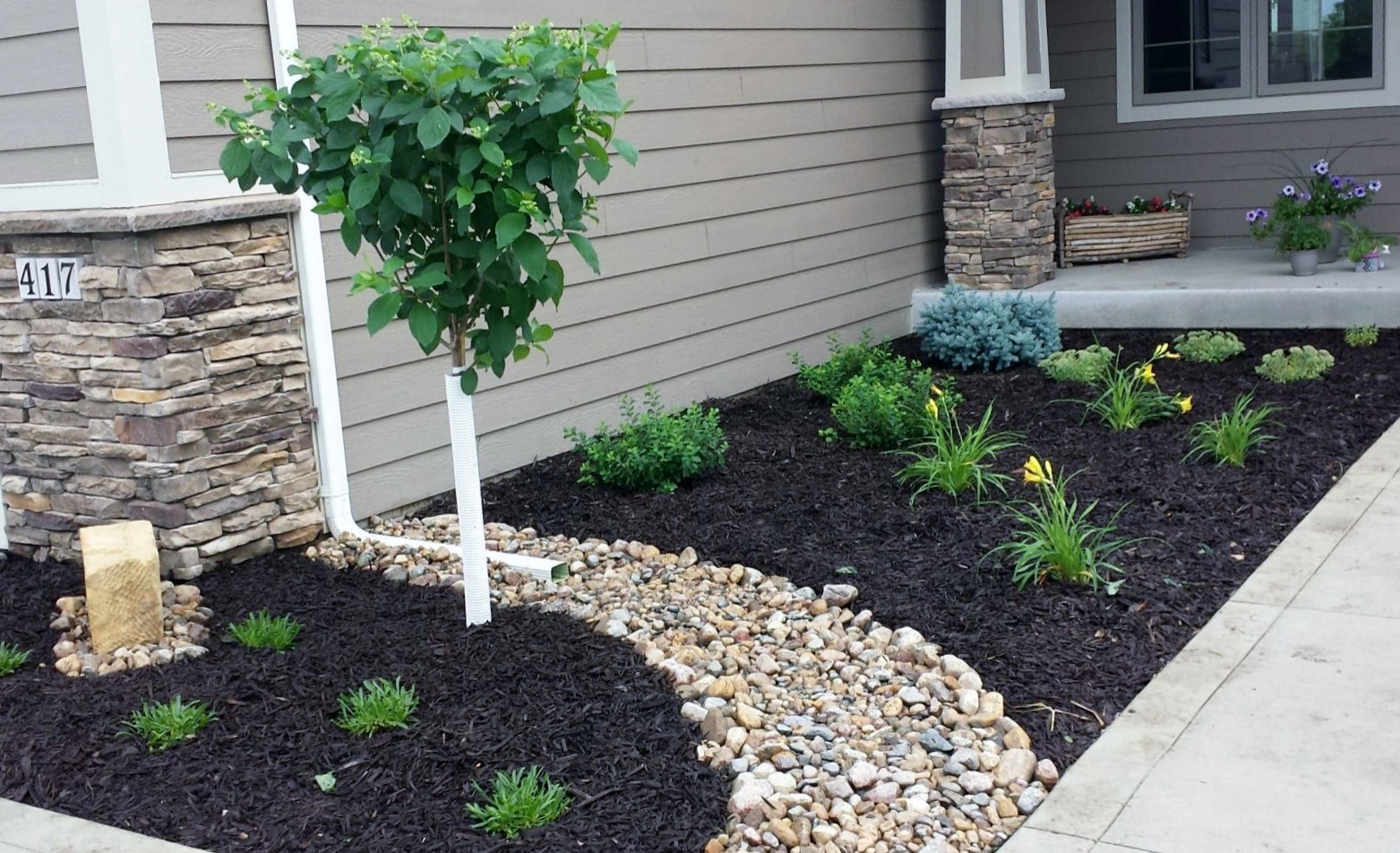 Featured image of post Low Maintenance Front Yard Landscaping Ideas With Rocks And Mulch - The front yard of this contemporary lakeside home.