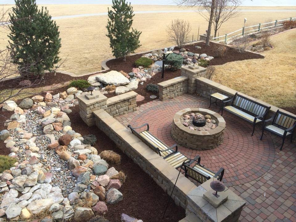 Photo of a traditional landscaping in Omaha.