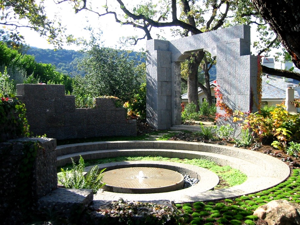 Mediterranean back full sun garden in San Francisco with a water feature.