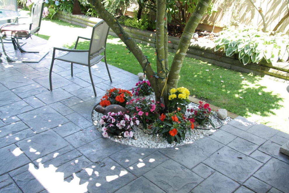 Photo of a traditional backyard landscaping in Vancouver.