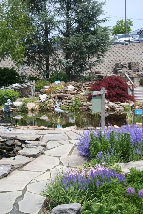Design ideas for a traditional landscaping in Huntington.