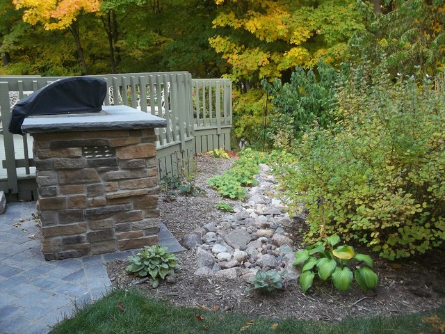 Outdoor Grill Surround - Traditional - Landscape - Milwaukee - by Bryna  Nielsen, LA | Houzz NZ