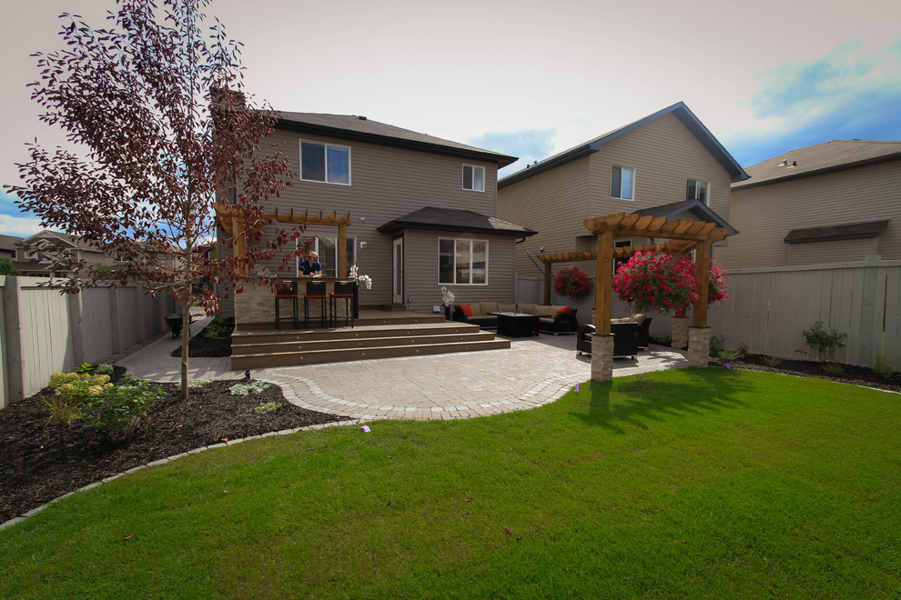 Outdoor Kitchen, Deck, & Patio retreat Contemporary Landscape