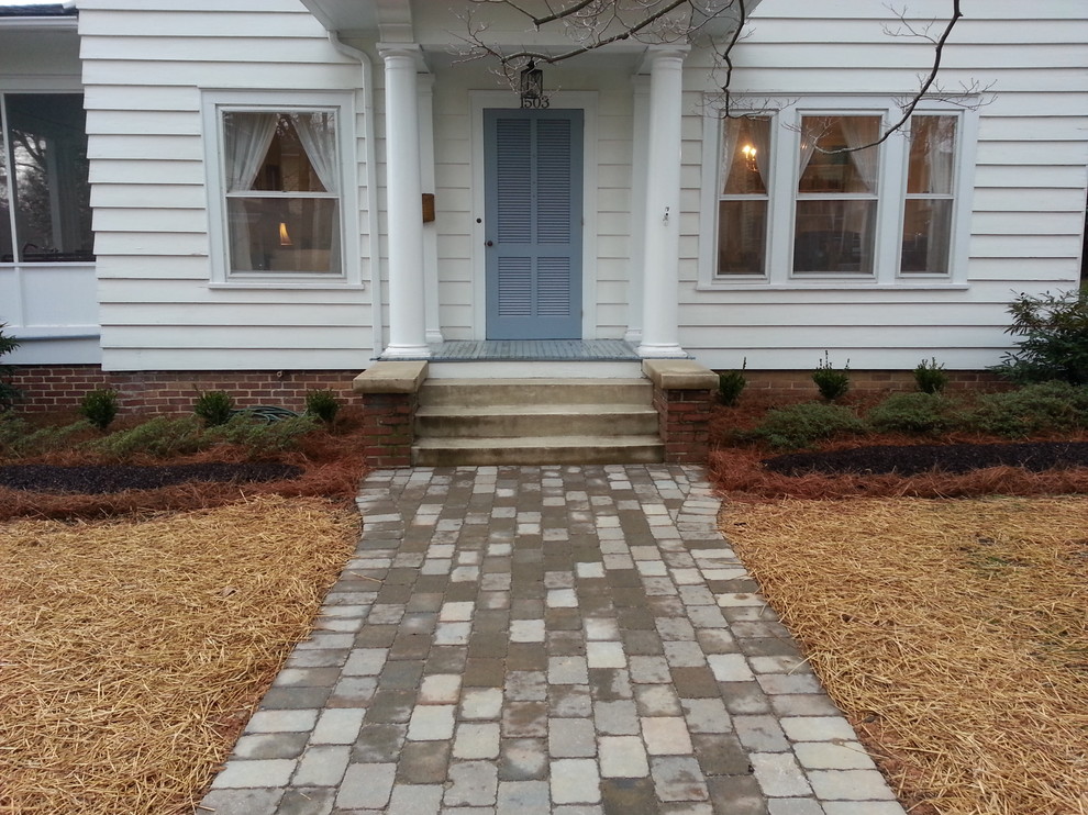 Design ideas for a small traditional front garden in Raleigh with concrete paving.