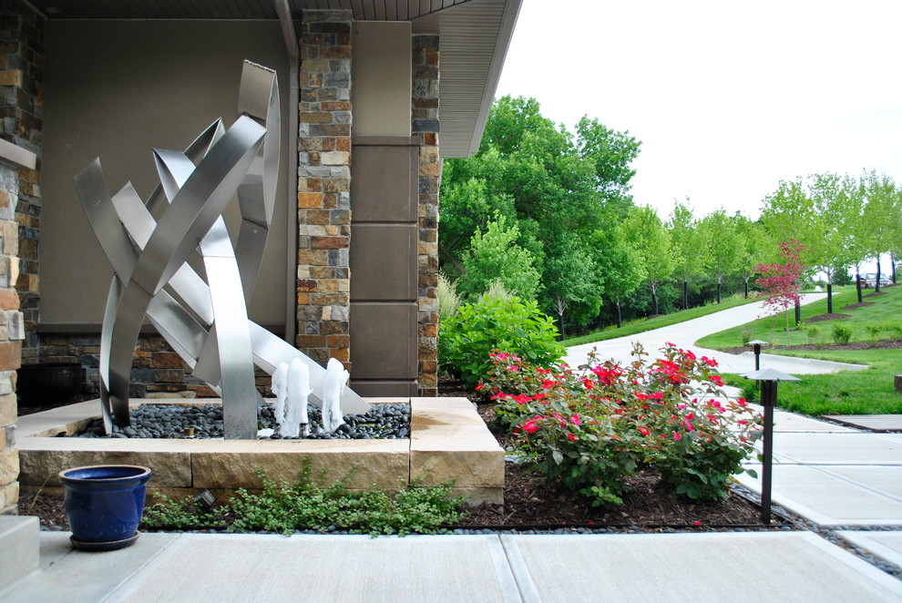 Photo of a contemporary landscaping in Omaha.