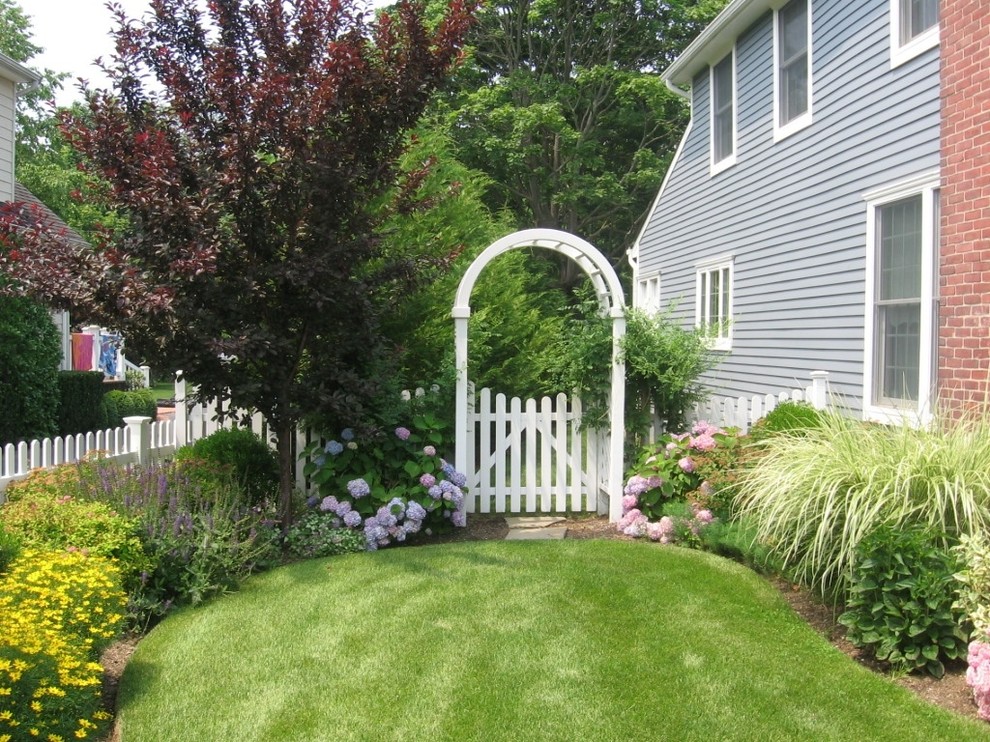 Design ideas for a classic side garden in New York with a garden path and natural stone paving.
