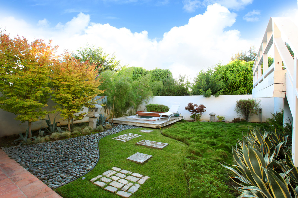 Photo of a contemporary backyard landscaping in Orange County.