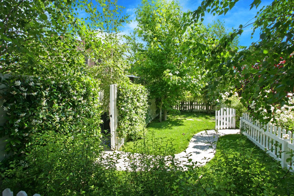 Источник вдохновения для домашнего уюта: участок и сад на заднем дворе в классическом стиле