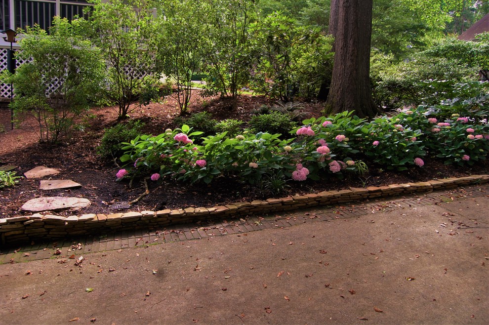 Design ideas for a small traditional front fully shaded garden in Raleigh with natural stone paving.