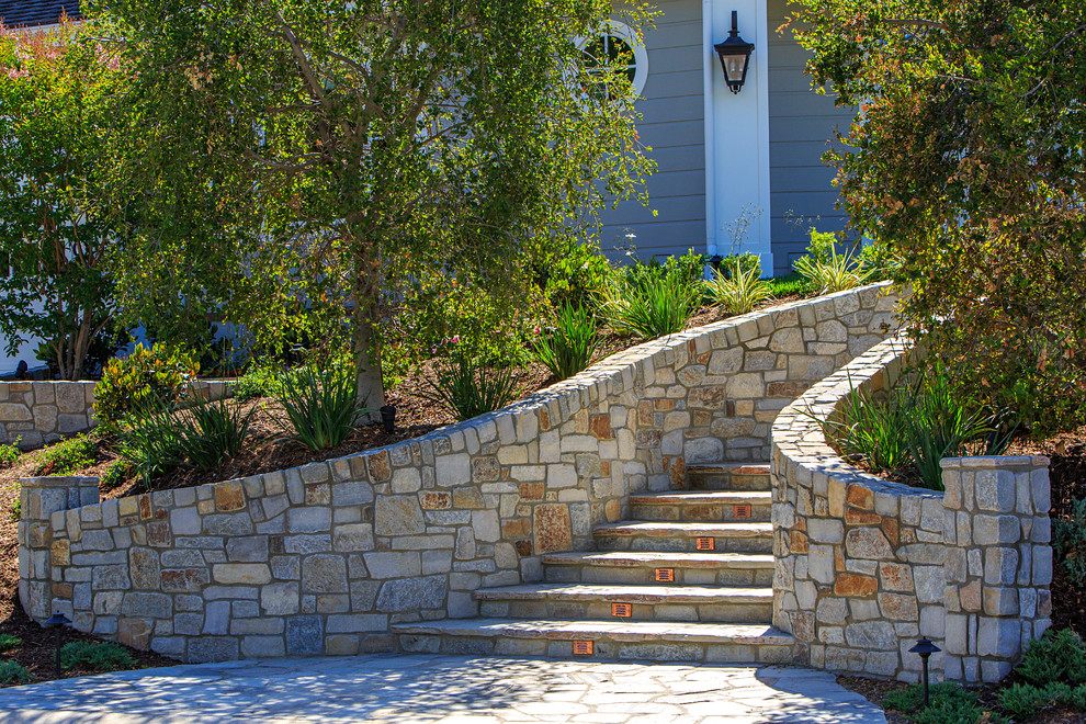 Inspiration for a traditional landscaping in Orange County.