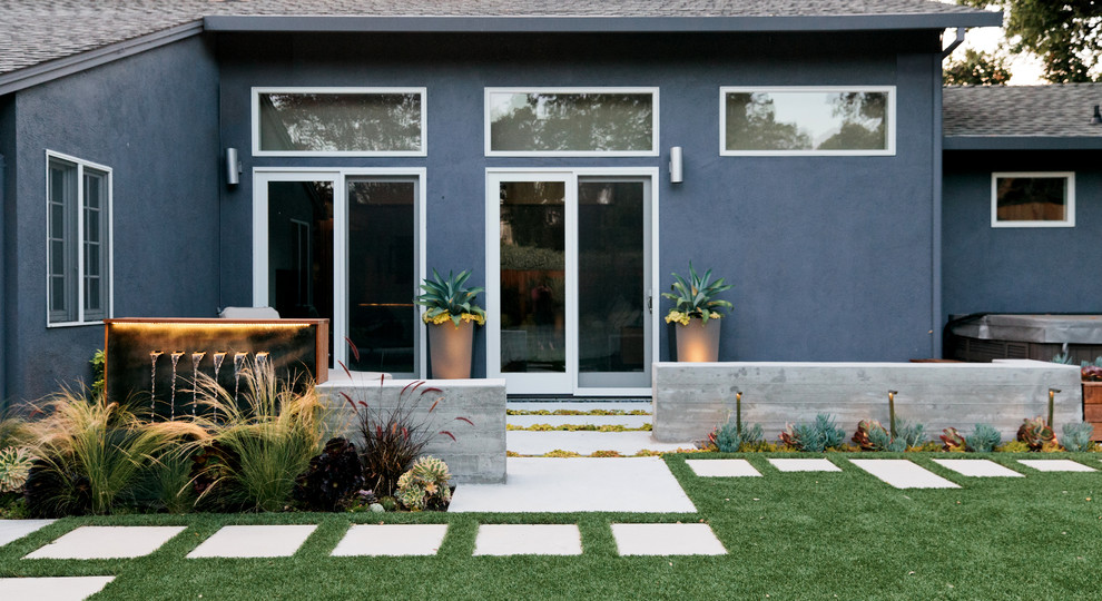 Foto di un giardino xeriscape minimalista esposto a mezz'ombra di medie dimensioni e dietro casa con pavimentazioni in cemento