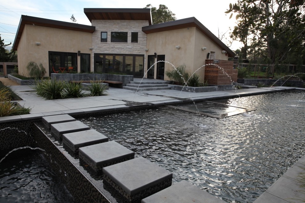 Inspiration for a large contemporary drought-tolerant and full sun backyard gravel water fountain landscape in San Francisco for spring.
