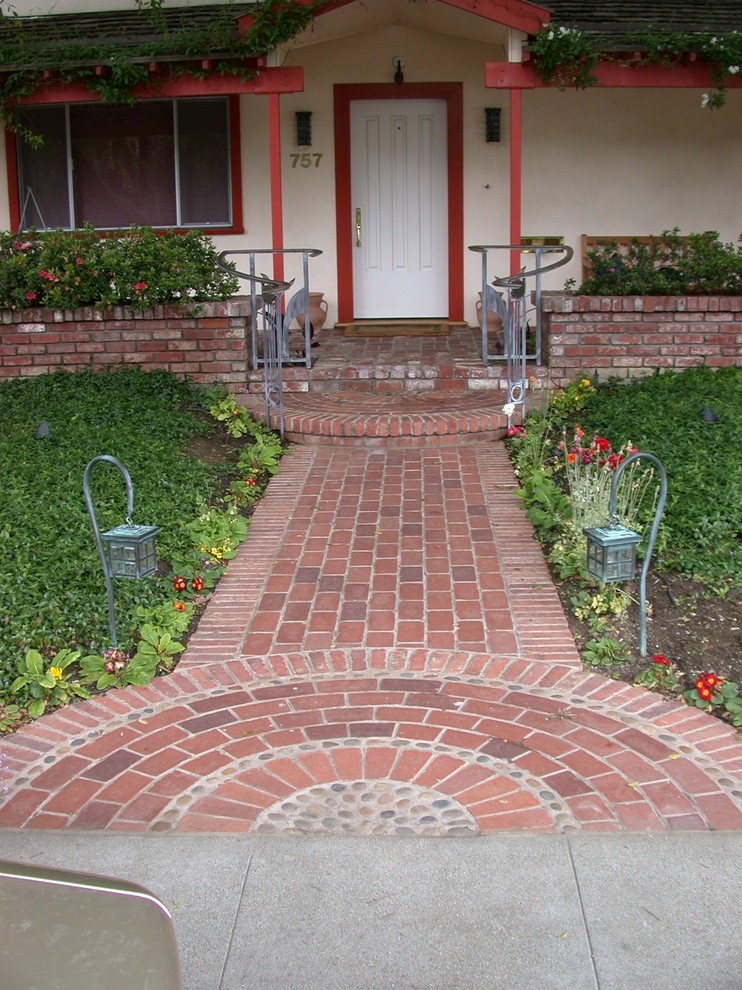 Design ideas for a small traditional front yard brick garden path in San Francisco.