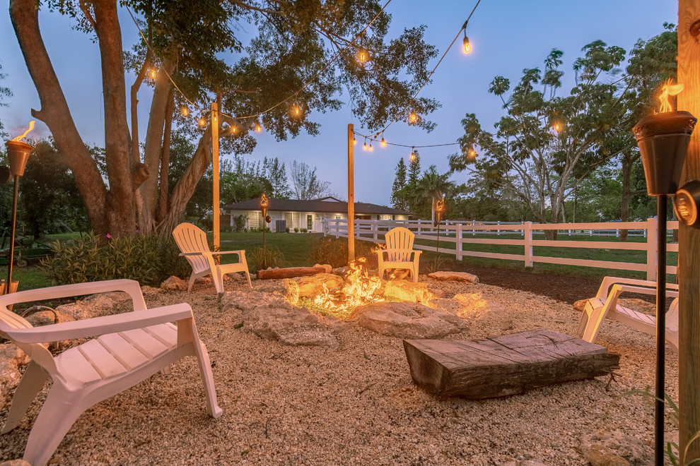 Rural garden in Miami with a fire feature and gravel.