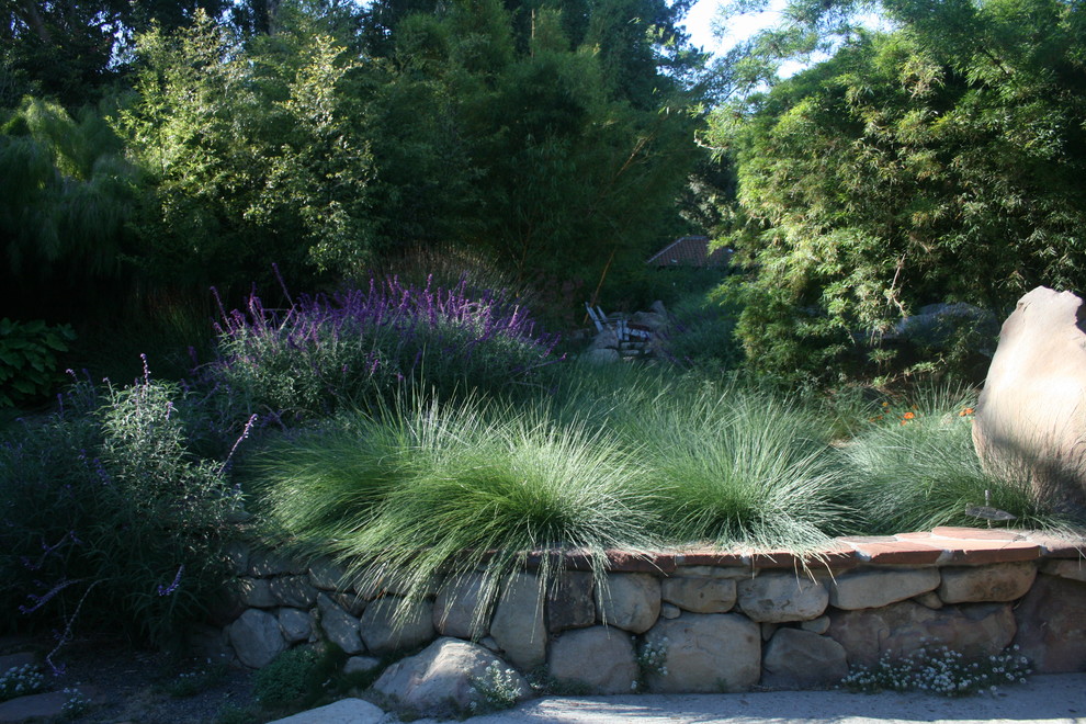 Пример оригинального дизайна: участок и сад в стиле фьюжн