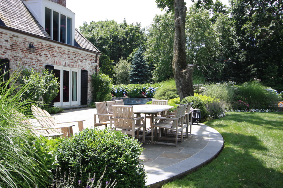 Klassischer Garten hinter dem Haus in New York