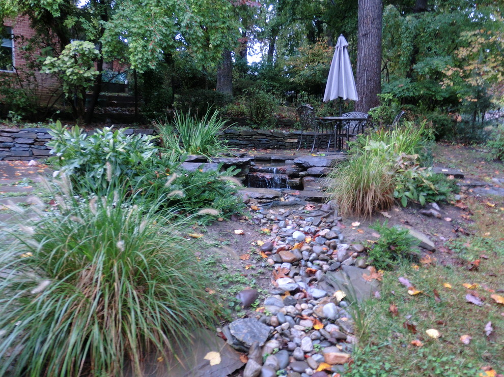 Inspiration for a traditional landscaping in Seattle.