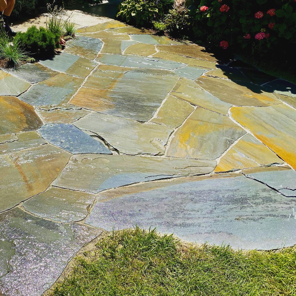 Design ideas for a modern back garden in Vancouver with natural stone paving.