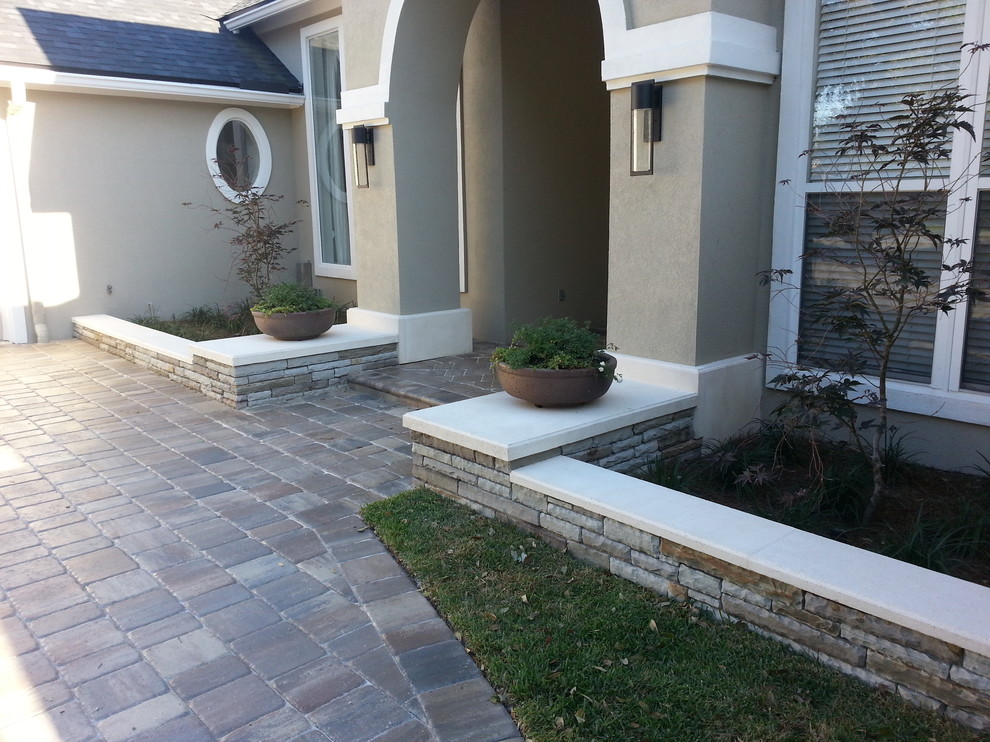 Design ideas for a traditional landscaping in Jacksonville.