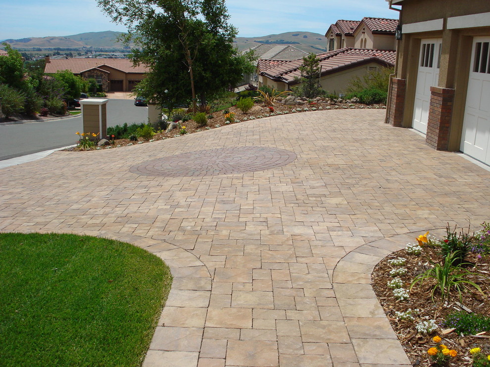 Pavestone Stone Platinum Pavers & Highland Wall Traditional