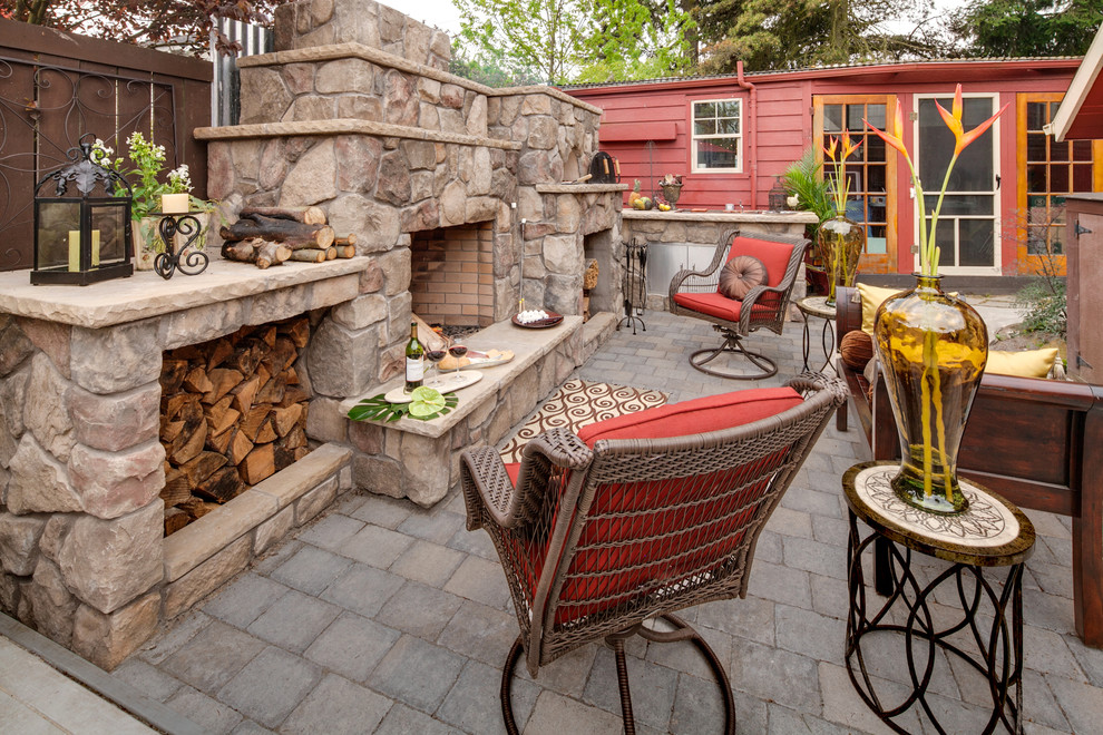 Example of a tuscan patio design in Portland
