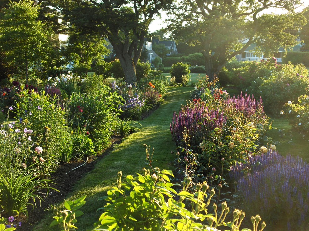 Inspiration for a contemporary partial sun landscaping in Portland Maine for summer.