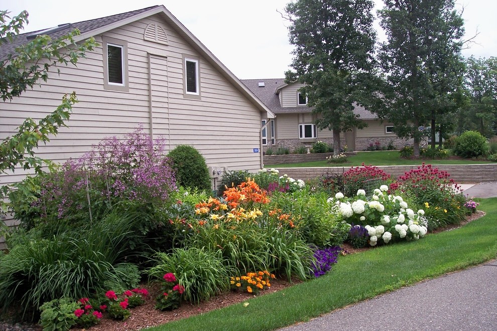 Perennial Garden Traditional Landscape Minneapolis by Landsburg