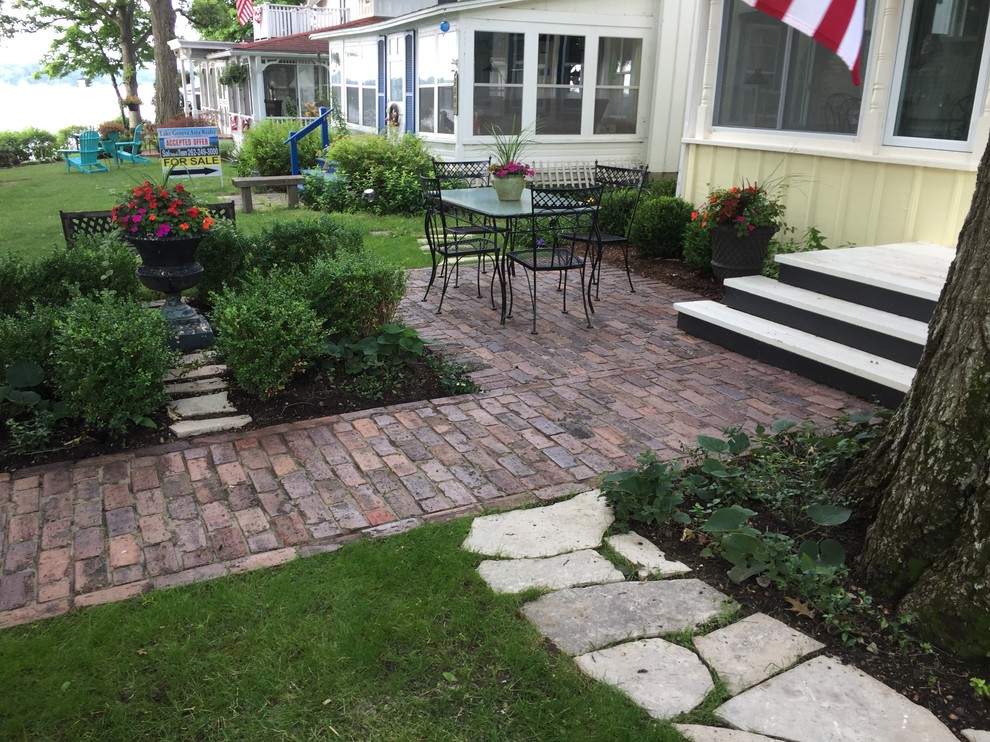 Inspiration for a small classic front fully shaded garden in Milwaukee with brick paving.