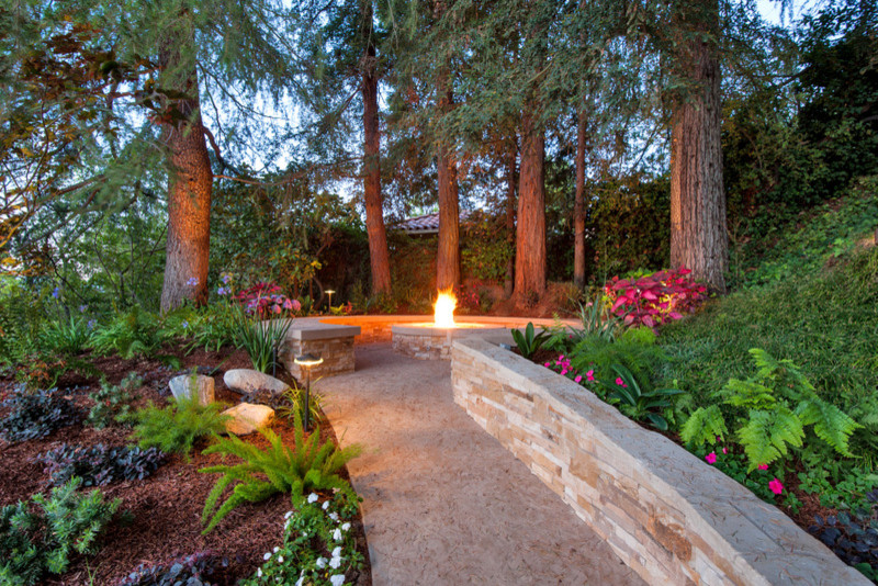 Design ideas for a large contemporary full sun backyard mulch water fountain landscape in Los Angeles for summer.