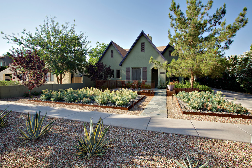 Inspiration for a mid-sized industrial drought-tolerant and partial sun front yard gravel garden path in Phoenix for spring.